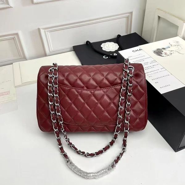 22a handle cfmini fragrance new golden ball bag rhombic shoulder slung chain bag fashion fat lady bag metal texture hardware.
22a handle cfmini fragrance new golden ball bag rhombic shoulder slung chain bag fashion fat lady bag metal texture hardware.