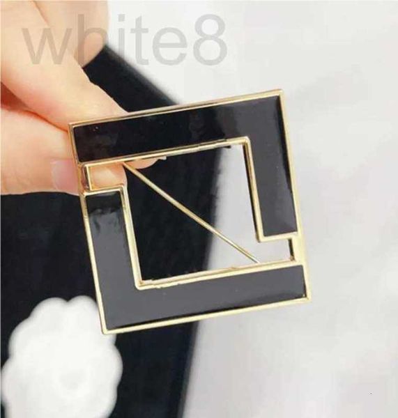 pins, brooches designer 23ss fashion brand letter designer high letters lapel p women men crystal pearl pin party metal jewerlry accessories, Gray
pins, brooches designer 23ss fashion brand letter designer high letters lapel p women men crystal pearl pin party metal jewerlry accessories, Gray