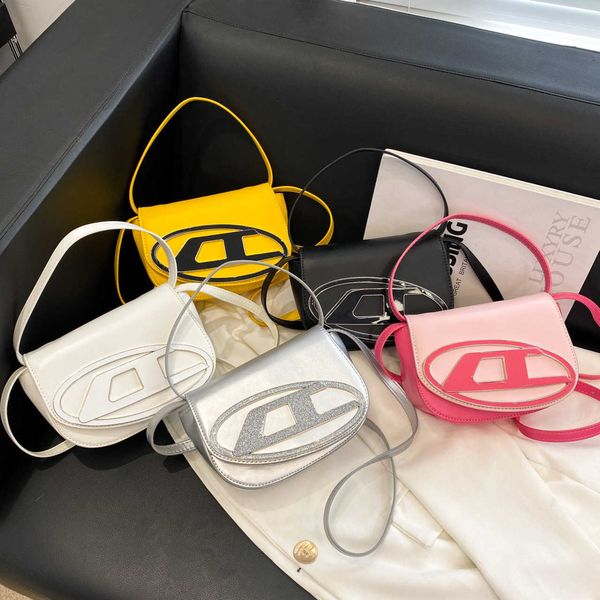 bag 2023 spring new niche design cool women fashion saddle single shoulder cross-body portable bag
bag 2023 spring new niche design cool women fashion saddle single shoulder cross-body portable bag