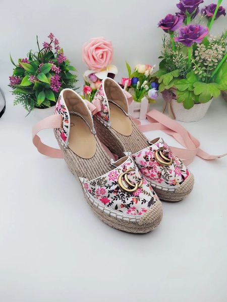 2023 new beach slippers fashion thick bottom designer women shoes cartoon alphabet lady platform leather heels letter slides high heel sanda, Black
2023 new beach slippers fashion thick bottom designer women shoes cartoon alphabet lady platform leather heels letter slides high heel sanda, Black