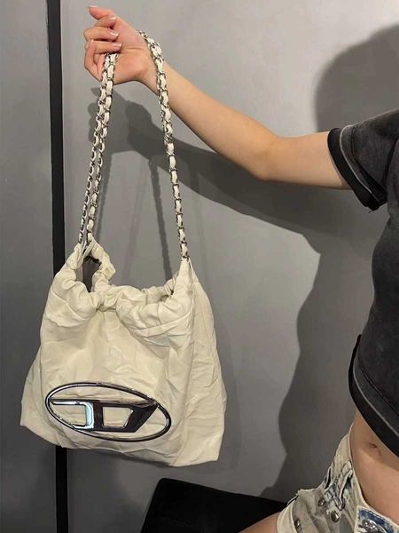 net celebrity chain of the same model for women 2023 new one shoulder underarm small fragrant water bucket large capacity bin bag
net celebrity chain of the same model for women 2023 new one shoulder underarm small fragrant water bucket large capacity bin bag