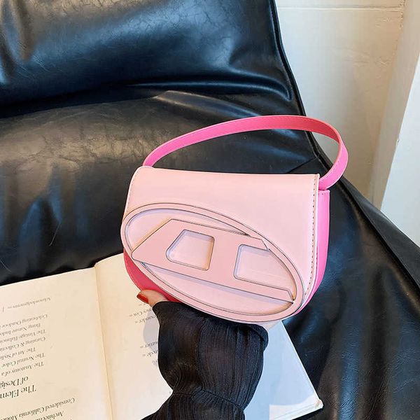 xiaozhong design dingdang 2023 summer portable underarm millennium spicy girl style one shoulder crossbody bag
xiaozhong design dingdang 2023 summer portable underarm millennium spicy girl style one shoulder crossbody bag