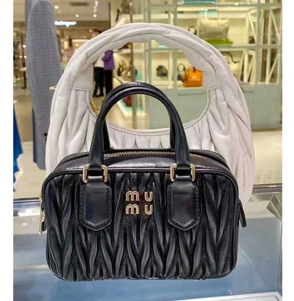 designer miumiu matelasse bowling shoulder bags hobo tote bag genuine leather handbags handle women man luxury miu wallets crossbody underar
designer miumiu matelasse bowling shoulder bags hobo tote bag genuine leather handbags handle women man luxury miu wallets crossbody underar