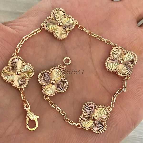 bracelet luxury designer pearl 4 leaf 18k gold laser brand bangle charm bracelets necklace earrings wedding 2agcj 2cr72, Golden;silver
bracelet luxury designer pearl 4 leaf 18k gold laser brand bangle charm bracelets necklace earrings wedding 2agcj 2cr72, Golden;silver