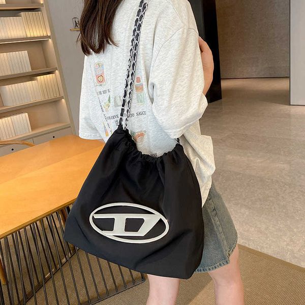 online red 2023 versatile co-branding fashion premium backpack large capacity chain straddle bag
online red 2023 versatile co-branding fashion premium backpack large capacity chain straddle bag