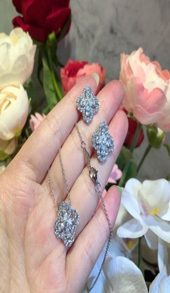 luxury classic designer s925 sterling silver full zircon four leaf clover flower stud earrings for women jewelry1296902, Golden
luxury classic designer s925 sterling silver full zircon four leaf clover flower stud earrings for women jewelry1296902, Golden