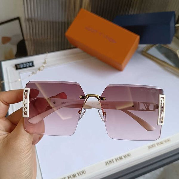 

Fashion Lou top cool sunglasses New Large Frame Sunglasses Same Style Glasses Mesh Red Square Trimmed Frameless with original box