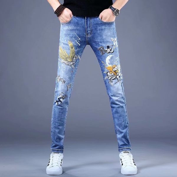 men's jeans mens slimfit stretch blue denim pants trendy printing decors casual stylish street pants; 230707
men's jeans mens slimfit stretch blue denim pants trendy printing decors casual stylish street pants; 230707