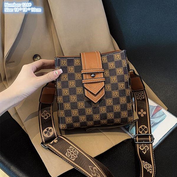 Factory wholesale ladies shoulder bags 2 colors simple and versatile wear-resistant retro bucket bag elegant belt decoration women backpack plaid handbag, Khaki-124#-bz
Factory wholesale ladies shoulder bags 2 colors simple and versatile wear-resistant retro bucket bag elegant belt decoration women backpack plaid handbag, Khaki-124#-bz