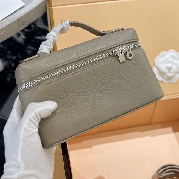 womens shoulder bags loro piana fashion extra pocket l19 genuine leather designer two way zipper handbags lunch box bag size 20*12cm
womens shoulder bags loro piana fashion extra pocket l19 genuine leather designer two way zipper handbags lunch box bag size 20*12cm