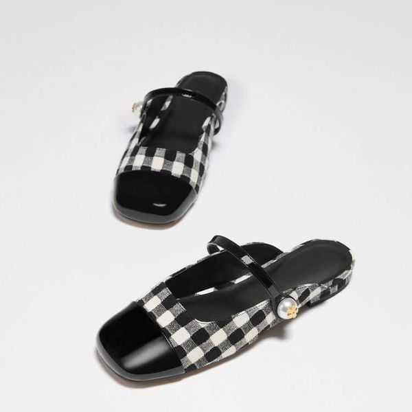 new little c family fangtou mountain camellia pearl fashion back empty baotou small fragrant style muller sandals, Black
new little c family fangtou mountain camellia pearl fashion back empty baotou small fragrant style muller sandals, Black