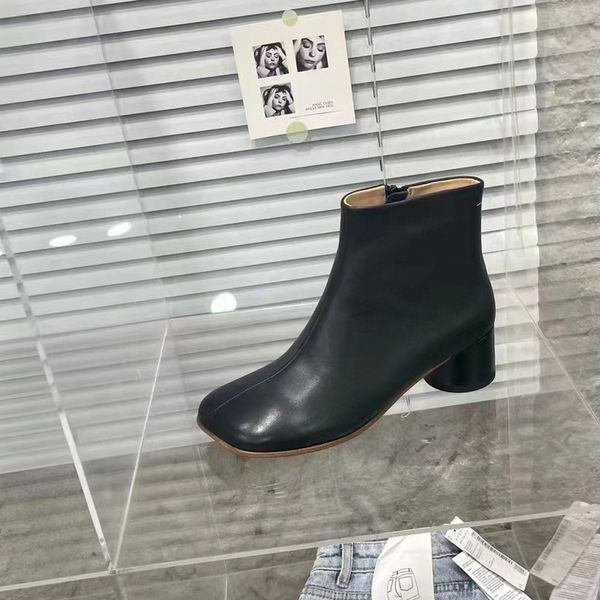 2023 designer luxury women's short boots autumn and winter new square head comfortable true leather flat ankle boots black simple tempe
2023 designer luxury women's short boots autumn and winter new square head comfortable true leather flat ankle boots black simple tempe