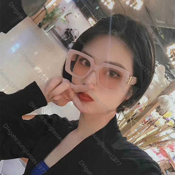 fashion sunglasses new avant garde generous frame sunglasses women's leg double b metal accessories fashion, White;black
fashion sunglasses new avant garde generous frame sunglasses women's leg double b metal accessories fashion, White;black