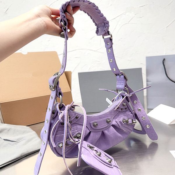 new fashion original cowhide motorcycle bag full of diamond accessories and love mirror shoulder strap adjustable length when underarm bag a
new fashion original cowhide motorcycle bag full of diamond accessories and love mirror shoulder strap adjustable length when underarm bag a
