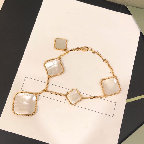 designer van clover bracelet luxury four-leaf charm bracelet women flower bracelets jewelry woman 56567, Golden;silver
designer van clover bracelet luxury four-leaf charm bracelet women flower bracelets jewelry woman 56567, Golden;silver