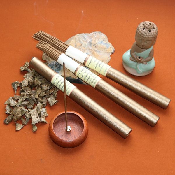 20g genuine chinese kynam oudh handmade incense sticks stronger smell natural fragrance meditation aromatic helping sleep paper tube packing
20g genuine chinese kynam oudh handmade incense sticks stronger smell natural fragrance meditation aromatic helping sleep paper tube packing