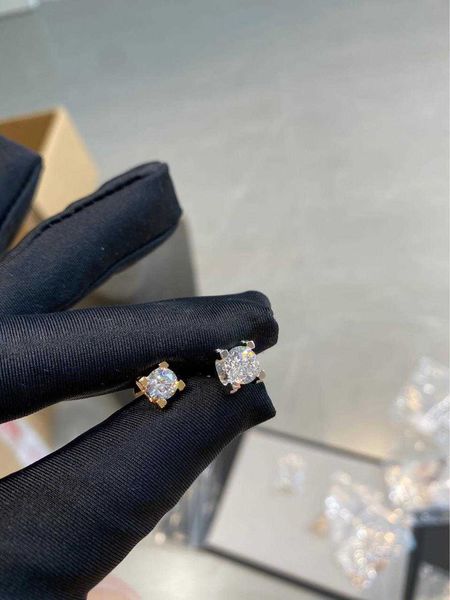 selling funds carti v gold one claw earrings with 18k rose white bull horn single diamond 3pas, Golden;silver
selling funds carti v gold one claw earrings with 18k rose white bull horn single diamond 3pas, Golden;silver
