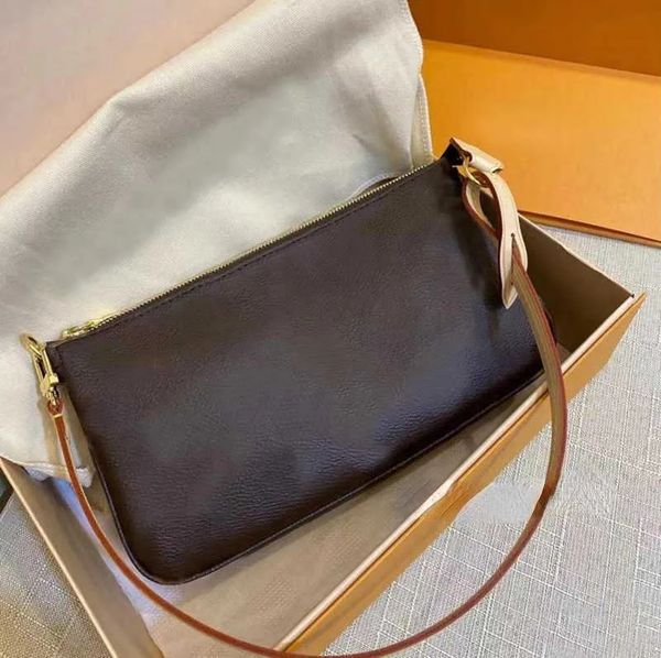luxury designer ladies underarm bag retro single shoulder crossbody handbag classic designer bag, Black;red
luxury designer ladies underarm bag retro single shoulder crossbody handbag classic designer bag, Black;red