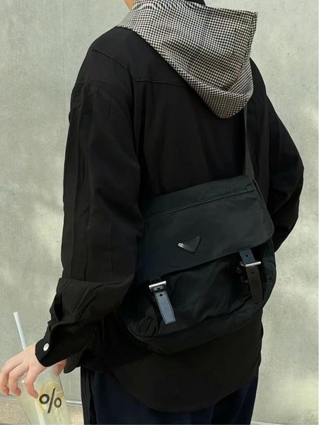 2023 new postman nylon fabric durable fashion casual large capacity commuter crossbody men's and women's bag
2023 new postman nylon fabric durable fashion casual large capacity commuter crossbody men's and women's bag