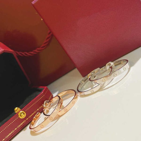 designer new classic glossy screw print earrings with generous face shaping slimming and fashionable two color carti style aa287, Golden;silver
designer new classic glossy screw print earrings with generous face shaping slimming and fashionable two color carti style aa287, Golden;silver