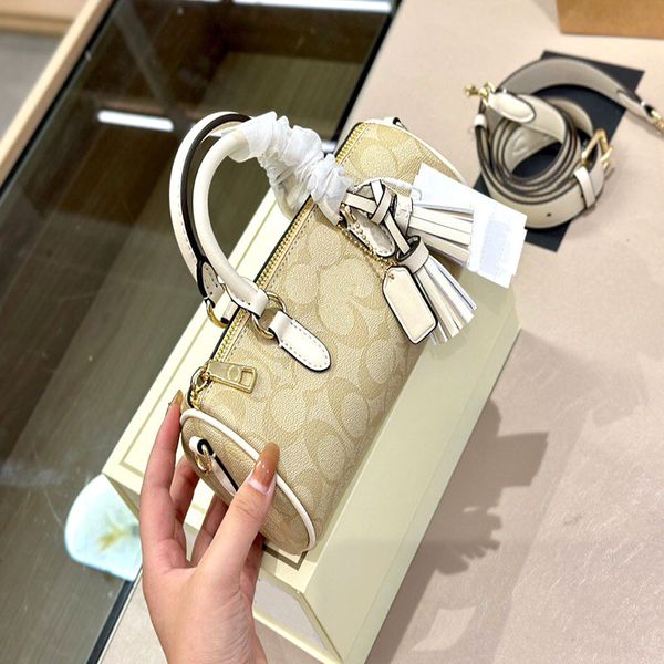 fashion designer folding box packaging size20x10 pencil holder bag fashion circle geometry bag pillow bag
fashion designer folding box packaging size20x10 pencil holder bag fashion circle geometry bag pillow bag