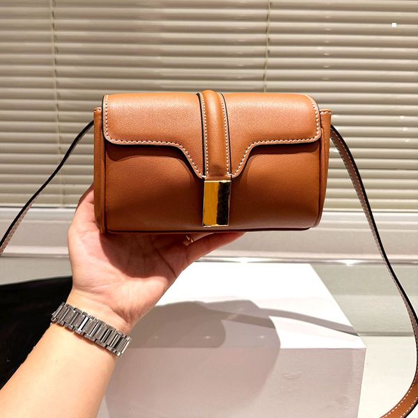 the new ultra-practical size is really perfect canvas and leather feel more retro upgrade taste size18x15 box
the new ultra-practical size is really perfect canvas and leather feel more retro upgrade taste size18x15 box
