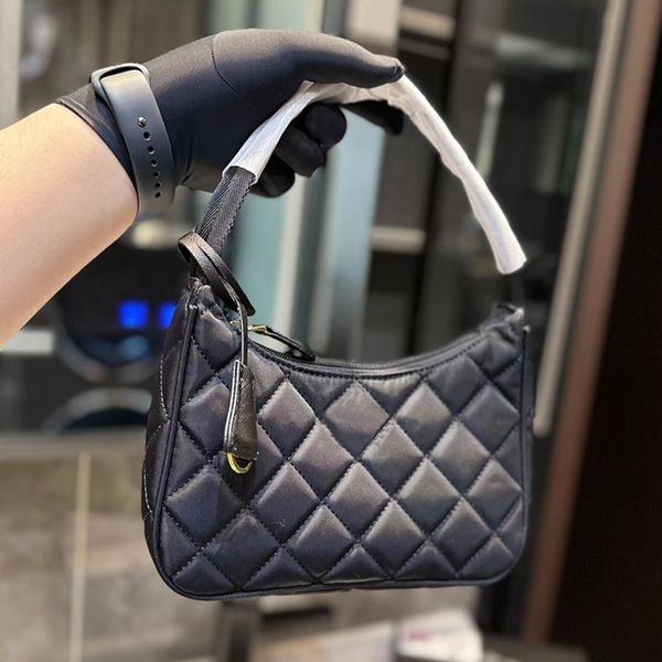 fashion bags bags designers bag re-nylon re-edition 2000 mini-bag hobo bags shoulder bag women handbag luxurys wallet adjustable strap class
fashion bags bags designers bag re-nylon re-edition 2000 mini-bag hobo bags shoulder bag women handbag luxurys wallet adjustable strap class