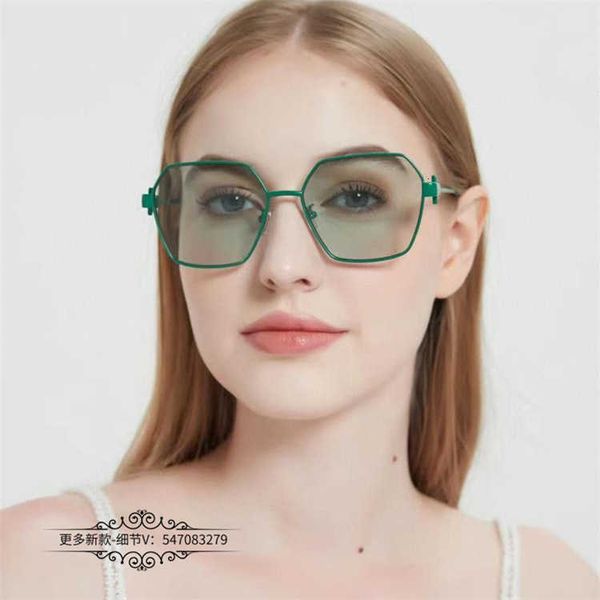 Fashion top BB sunglasses letter b B fashion personality ins net red same sunglasses women's polygonal metal square sunglasses bv1244 with original box
Fashion top BB sunglasses letter b B fashion personality ins net red same sunglasses women's polygonal metal square sunglasses bv1244 with original box