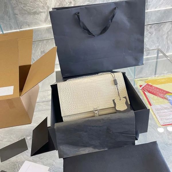 fashion women luxurys crossbody bag famous classical designer lady cross body bags handbag gold silver chain leather chain tassel bag, Black;red
fashion women luxurys crossbody bag famous classical designer lady cross body bags handbag gold silver chain leather chain tassel bag, Black;red