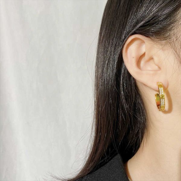 internet celebrity style earrings with a niche design feel high-end cold wind 2023 carti full diamond screw pattern c-shaped sky star, Golden;silver
internet celebrity style earrings with a niche design feel high-end cold wind 2023 carti full diamond screw pattern c-shaped sky star, Golden;silver