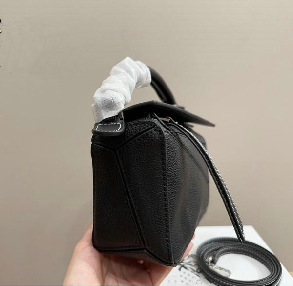 luxury bag designer bags shoulder handbags leather fashion classic envelope chain bag gold silver sign letter woman crossbody black wallet r
luxury bag designer bags shoulder handbags leather fashion classic envelope chain bag gold silver sign letter woman crossbody black wallet r