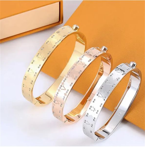 high-quality bangle bracelet luxury 4 leaf flower bracelet letter bracelet titanium steel diamonds bracelet women men fashion jewelry gift g, Black
high-quality bangle bracelet luxury 4 leaf flower bracelet letter bracelet titanium steel diamonds bracelet women men fashion jewelry gift g, Black