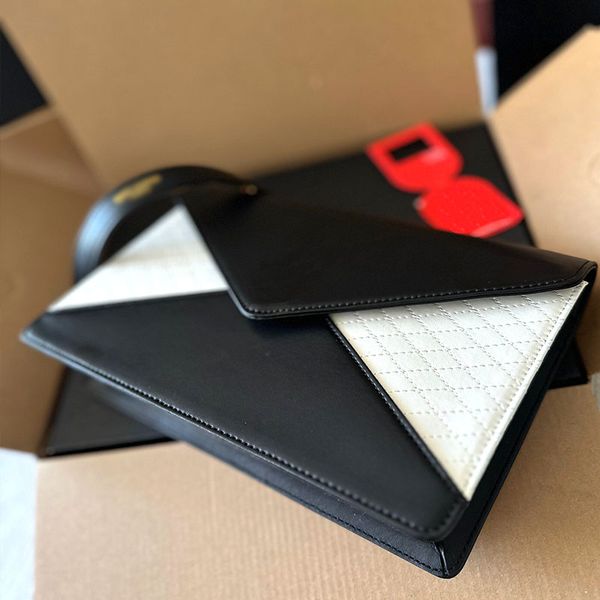 new fashion messenger bag low-key elegant noble trend with infinite charm double storage space single shoulder crossbody all matching gift b
new fashion messenger bag low-key elegant noble trend with infinite charm double storage space single shoulder crossbody all matching gift b