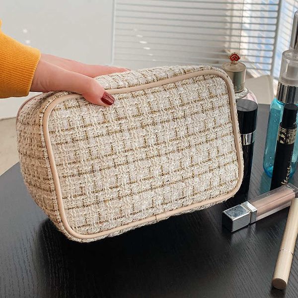 lady cosmetic bags cases korean version small fragrance fashion portable large capacity cylinder solid cosmetic bag household travel exquisi
lady cosmetic bags cases korean version small fragrance fashion portable large capacity cylinder solid cosmetic bag household travel exquisi