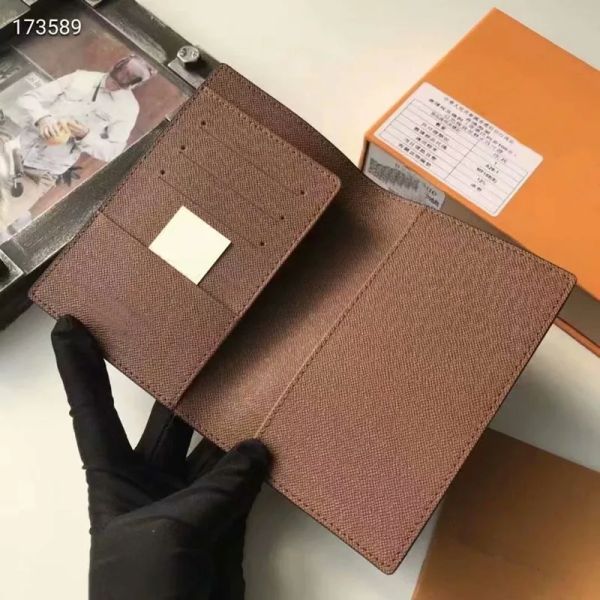 luxury designer multi-function credit card holder wallet passport holder male and female id card protective case with box m60181, Brown;gray
luxury designer multi-function credit card holder wallet passport holder male and female id card protective case with box m60181, Brown;gray