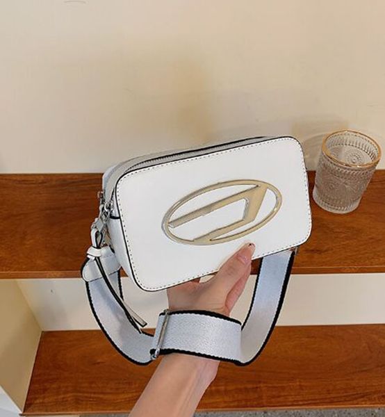 womens designer bags 2023 new fashion camera bag messenger shoulder small square bag multiple men short wallet classic 19-11-7cm, Red;black
womens designer bags 2023 new fashion camera bag messenger shoulder small square bag multiple men short wallet classic 19-11-7cm, Red;black