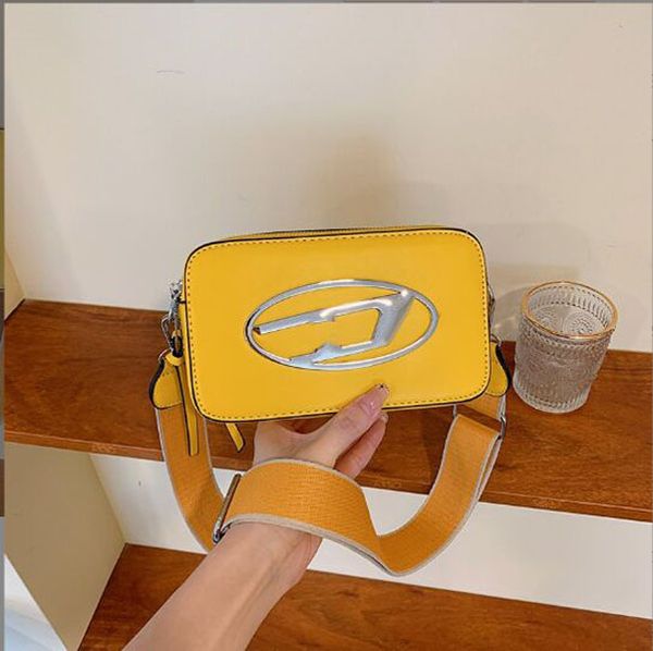 wallets designer bags 2023 women fashion simple wide shoulder strap color matching small square crossbody camera bags, Red;black
wallets designer bags 2023 women fashion simple wide shoulder strap color matching small square crossbody camera bags, Red;black