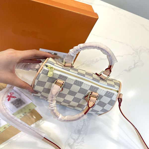 taiwan imported fabric 16cm pillow bag good goods workmanship is very delicate all kinds of tall gift box packaging
taiwan imported fabric 16cm pillow bag good goods workmanship is very delicate all kinds of tall gift box packaging