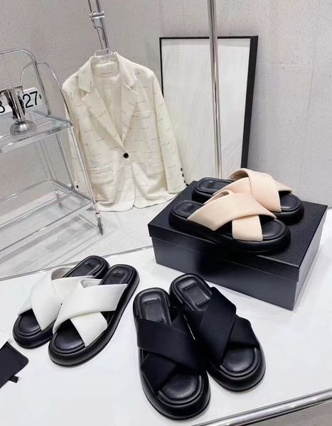 europe and the united states new net red with the beach slippers summer vacation style flat leather simple high-quality women's shoes, Black
europe and the united states new net red with the beach slippers summer vacation style flat leather simple high-quality women's shoes, Black