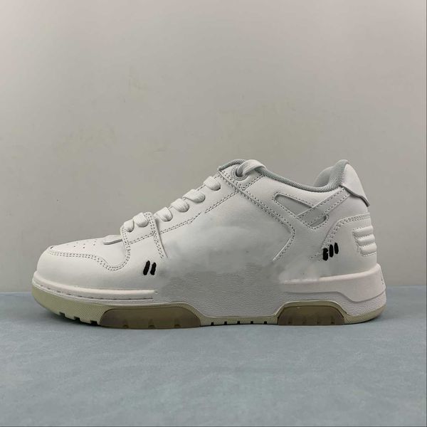 outdoor sports shoes ow out of office calf speclal white low leather sneakers with original box
outdoor sports shoes ow out of office calf speclal white low leather sneakers with original box