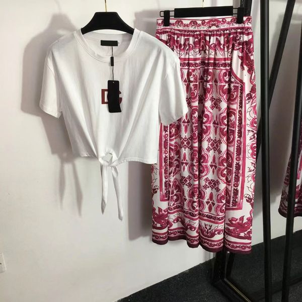2023 designers women's two piece dress letter shirt new set of printed binding waist short crop short sleeve t-shirt vintage pattern mi, White
2023 designers women's two piece dress letter shirt new set of printed binding waist short crop short sleeve t-shirt vintage pattern mi, White