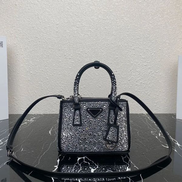 r luxury temperament diamond-filled star womens mobile phone bag 2023 popular vertical mini tote handbag single shoulder crossbody purse, Black;red
r luxury temperament diamond-filled star womens mobile phone bag 2023 popular vertical mini tote handbag single shoulder crossbody purse, Black;red