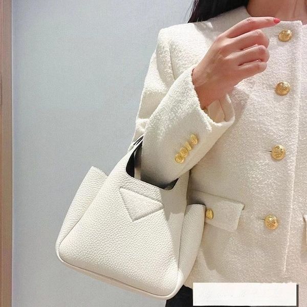 2023 new fashion cowhide handheld cabbage basket tote bag one shoulder crossbody bag
2023 new fashion cowhide handheld cabbage basket tote bag one shoulder crossbody bag