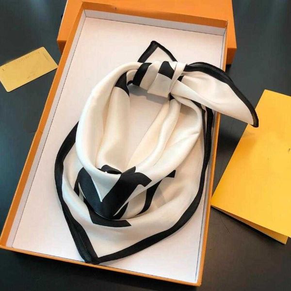 fashion brand silk square high-end new girls gift hairband designer couple scarf exquisite accessories versatile selection of four seasons 5, Blue;gray
fashion brand silk square high-end new girls gift hairband designer couple scarf exquisite accessories versatile selection of four seasons 5, Blue;gray
