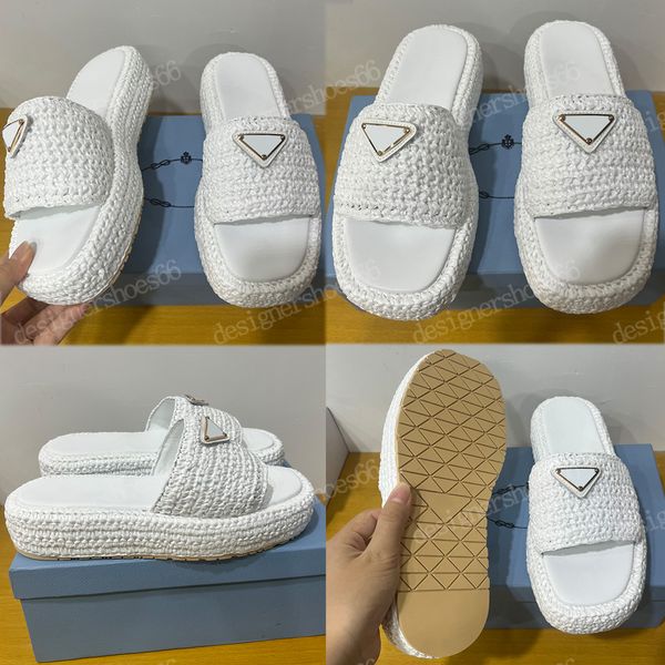 mules a plateforme plate en crochet blanc 1xz76 confection fine au crochet logo triangulaire en metal emaille semelle monobloc en gomme avec, Black
mules a plateforme plate en crochet blanc 1xz76 confection fine au crochet logo triangulaire en metal emaille semelle monobloc en gomme avec, Black