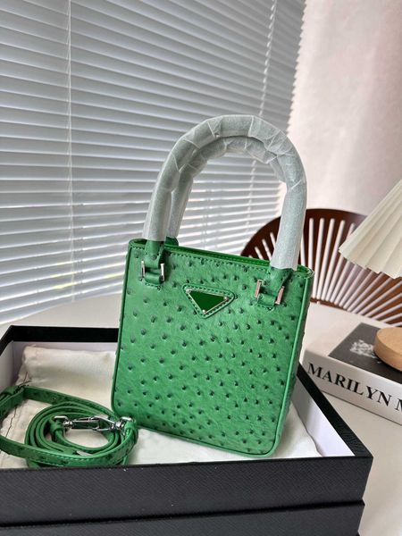 2023 the new simple luxury non-collision handbag can be used as a diagonal bag to go out
2023 the new simple luxury non-collision handbag can be used as a diagonal bag to go out
