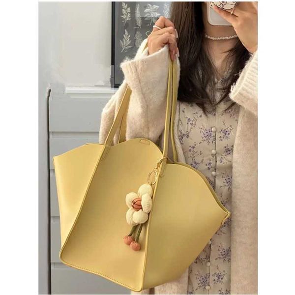 unique design of niche bag for women in new tulip flower identification large capacity tote bag commuting shoulder bag trend
unique design of niche bag for women in new tulip flower identification large capacity tote bag commuting shoulder bag trend