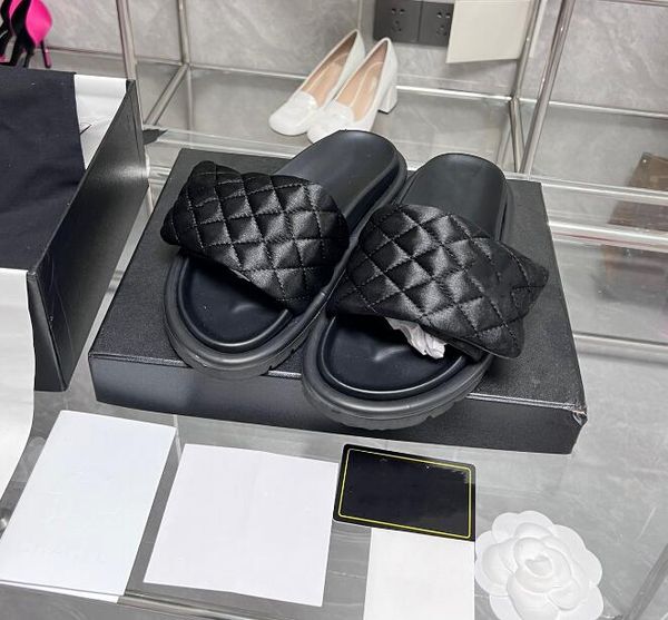 new style man designer sandals famous designer slides women shoes flip flop flat mules slipper padded front strap slippers summer fashion sl, Black
new style man designer sandals famous designer slides women shoes flip flop flat mules slipper padded front strap slippers summer fashion sl, Black