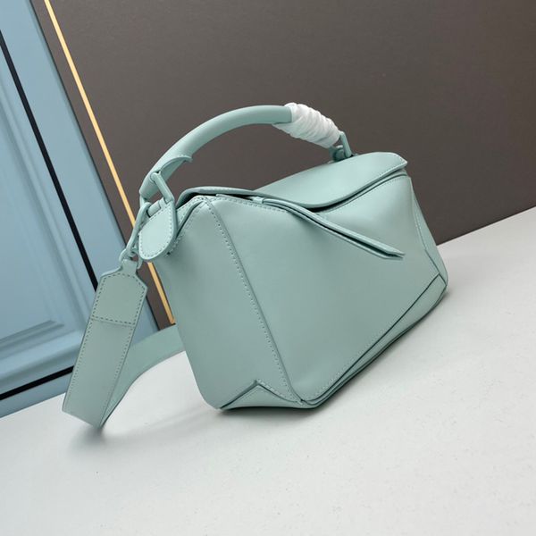 luxurys handbags women handbag the tote bag smooth leather splice purse womens shoulder bag crossbody designer bags famous calfskin lady pur
luxurys handbags women handbag the tote bag smooth leather splice purse womens shoulder bag crossbody designer bags famous calfskin lady pur