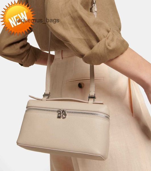 loro litchi crocodile ostrich vein cow skin piana one shoulder handheld l19 handheld instant lunch box loro piana 
loro litchi crocodile ostrich vein cow skin piana one shoulder handheld l19 handheld instant lunch box loro piana